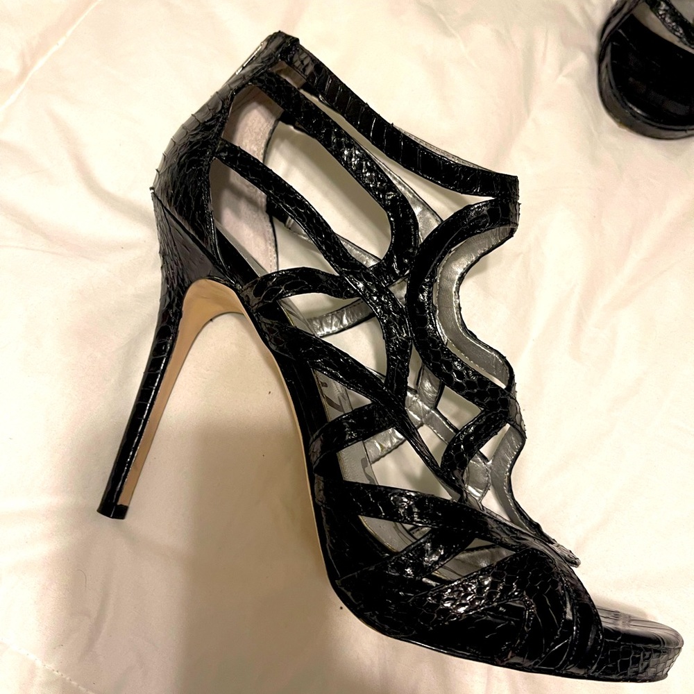 Excellent condition! Looks great with just about everything!  9.5 black